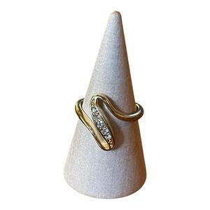 Elegant Gold Wave Ring with Crystals